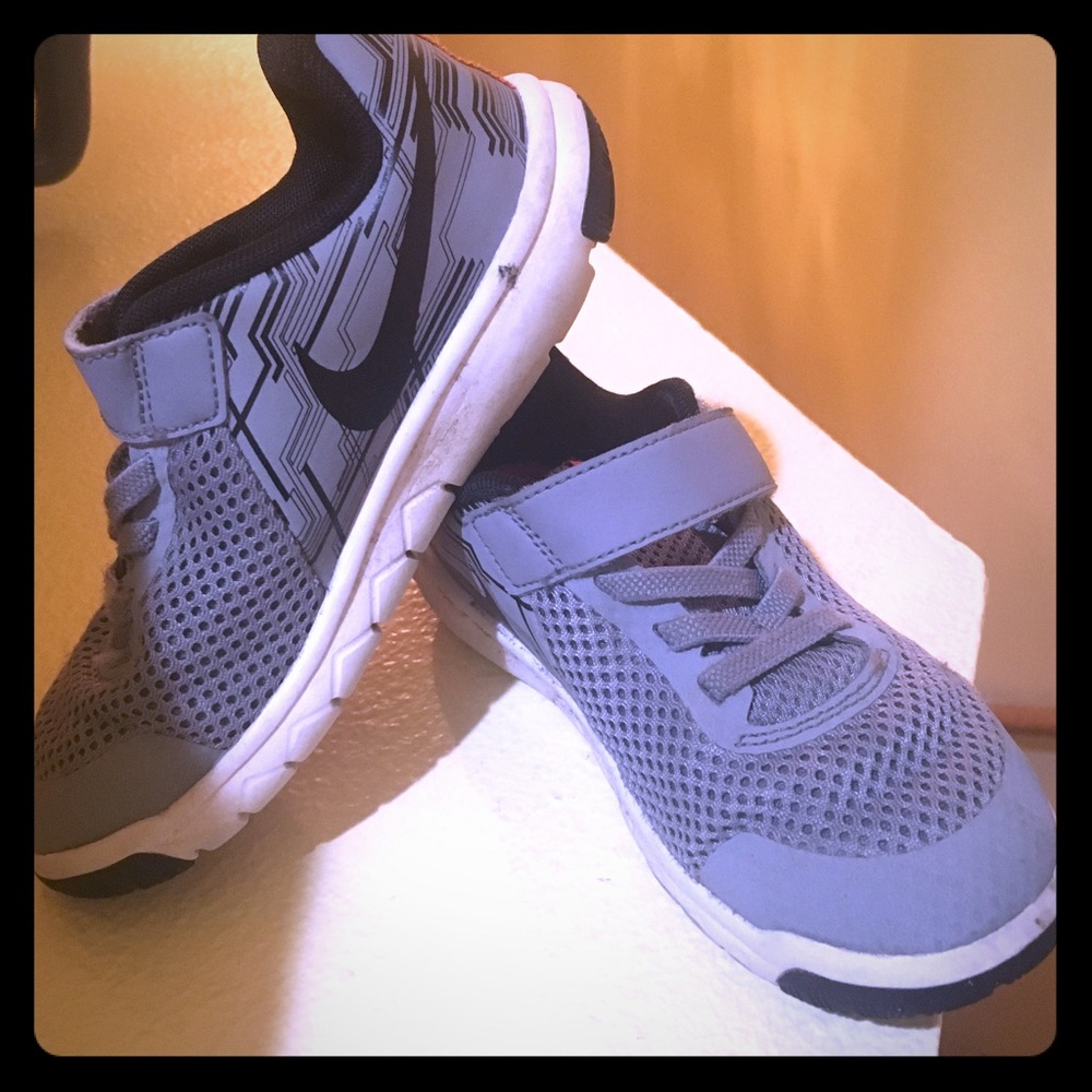 Nikes kids 11c Velcro running shoes